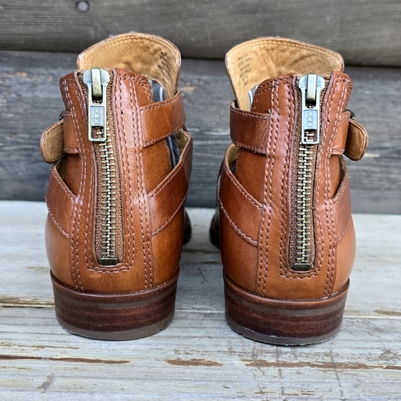 L.L. Bean Otmy Western Leather, Cut Out Sides, Stacked Heel Bootie. WMS 9M - Picture 9 of 15